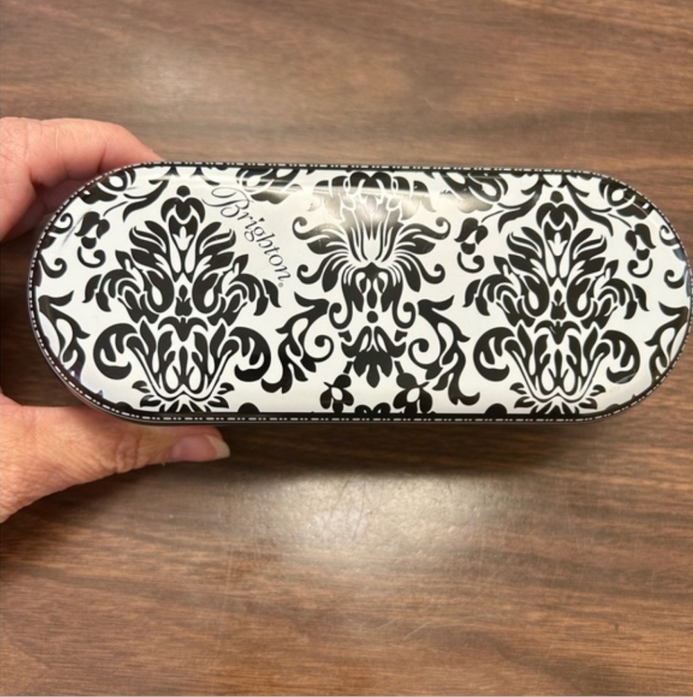 Brighton Black Women's Sunglasses W/Metal Case - Picture 6 of 7